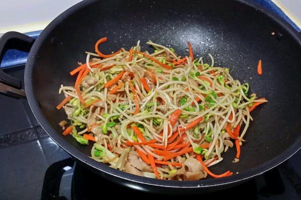 肉絲炒大豆芽菜的做法图解6