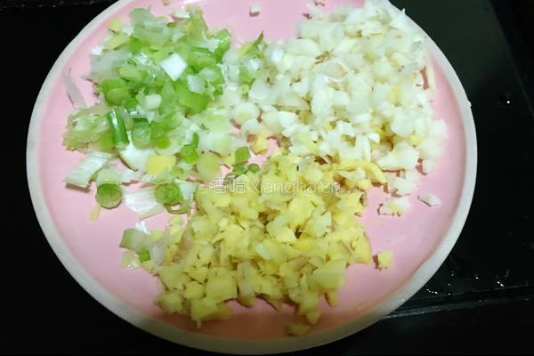 木耳菜肉丸汤的做法图解3