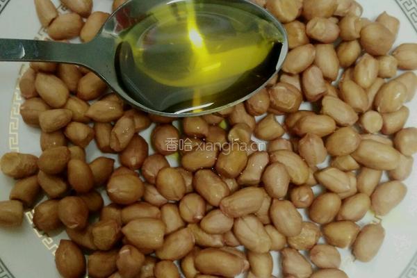 微波炉油酥花生米的做法图解2