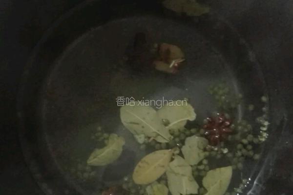 小米酸辣猪皮的做法图解3