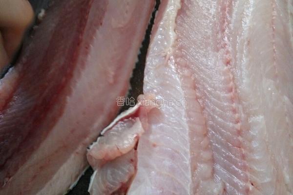 爆炒生鱼片的做法图解1