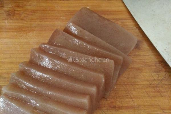煎魔芋豆腐的做法图解1