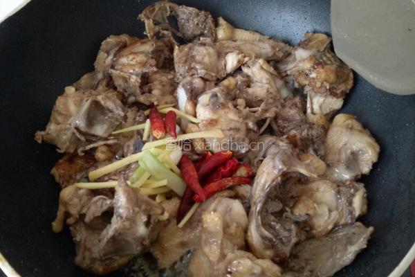 家常辣炒鸡骨架的做法图解3