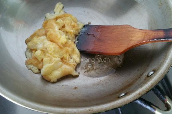 秋葵辣椒炒蛋的做法图解3