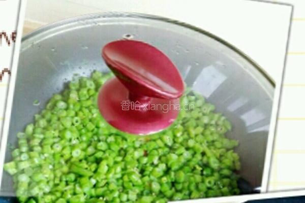 虾酱鸡蛋炒四季豆的做法图解5
