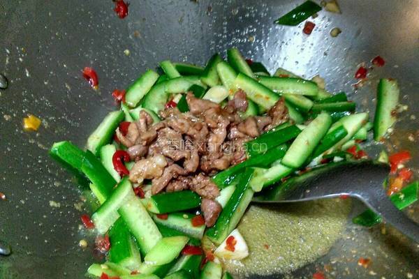 黄瓜炒肉的做法图解6