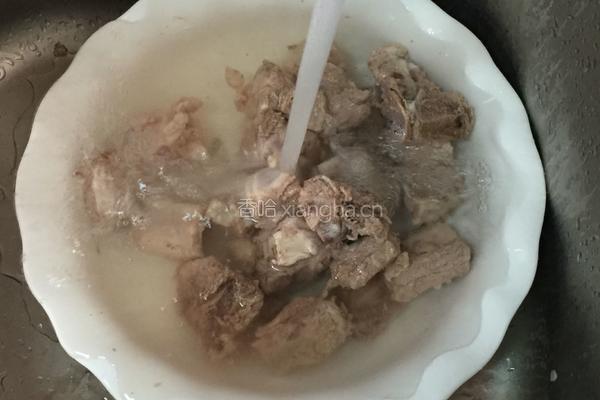 土豆鹌鹑蛋烧排骨的做法图解3