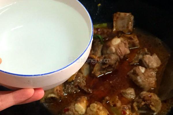 土豆鹌鹑蛋烧排骨的做法图解8