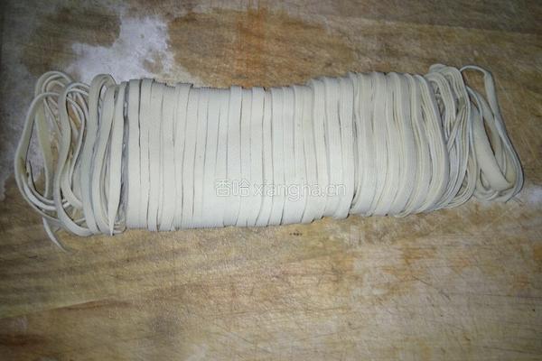 青椒炒豆腐皮的做法图解3