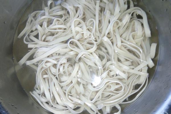 青椒炒豆腐皮的做法图解6