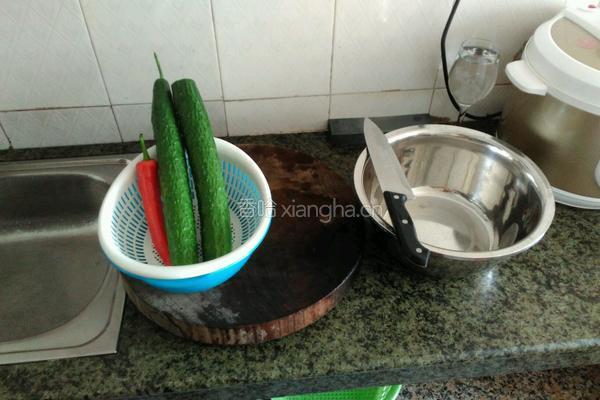 凉拌青瓜条的做法图解1