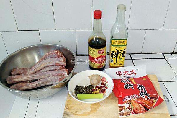 麻辣鸭脖的做法图解1