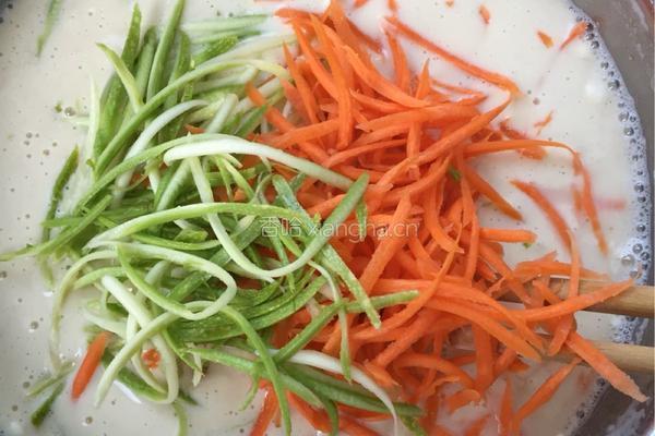 西葫芦胡萝卜丝鸡蛋饼的做法图解5