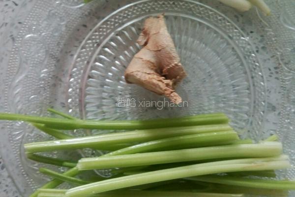 芹菜炒虾的做法图解2