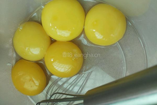 甜蜜戚风蛋糕的做法图解2
