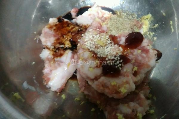 猪肉鸡蛋汉堡的做法图解2