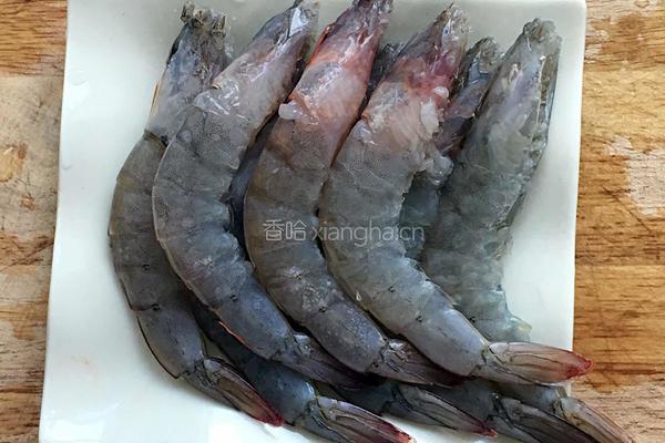 红酒醉虾的做法图解3