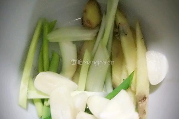 红烧鲤鱼的做法图解1