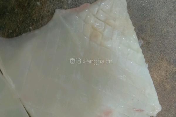 红椒芹菜鱿鱼卷的做法图解3