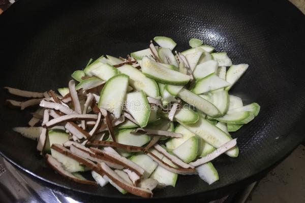 牛肉香干炒西葫芦的做法图解4