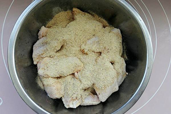 蒜香粉脆皮鸡翅的做法图解3