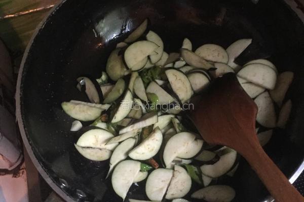 素炒茄子的做法图解2