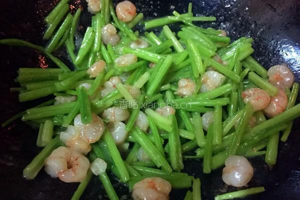 芹菜虾仁的做法图解5