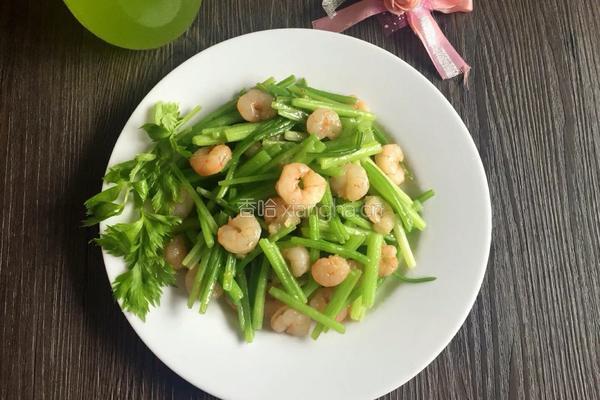 芹菜虾仁的做法图解6