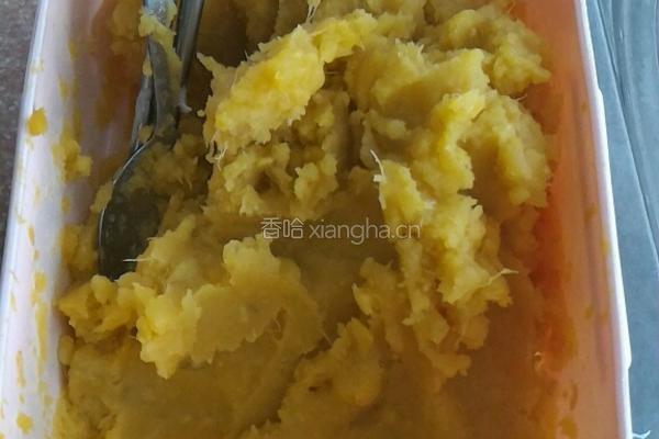 红薯饼的做法图解1