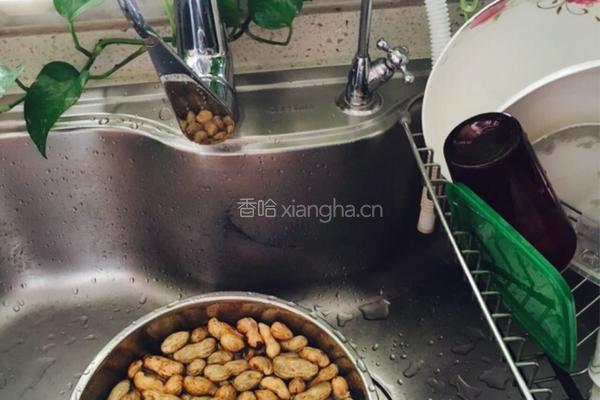 花生毛豆的做法图解1