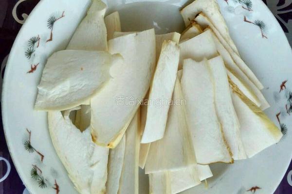 杏鲍菇炒胡萝卜甜椒的做法图解1