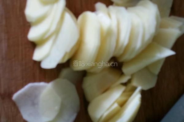辣白菜炒土豆片的做法图解1