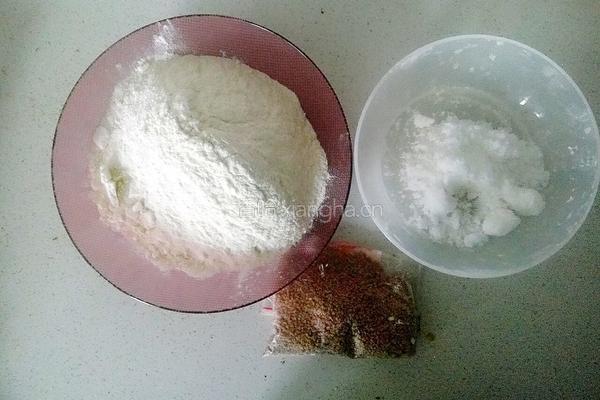 烫面炸糕的做法图解1