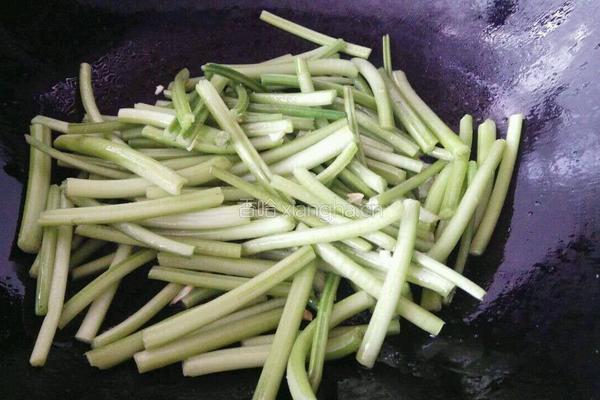  清炒番薯叶茎的做法图解6
