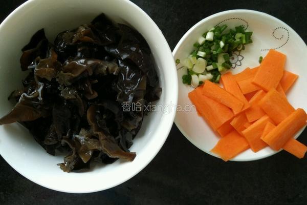 木耳香菇黄花菜的做法图解4