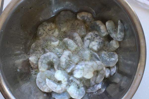 番茄虾仁的做法图解2
