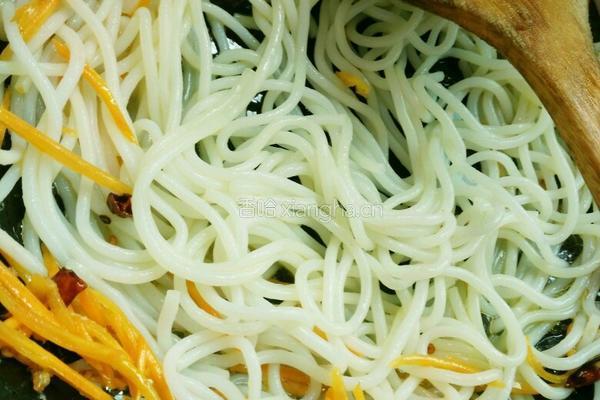 胡萝卜青菜鸡蛋炒粉的做法图解8