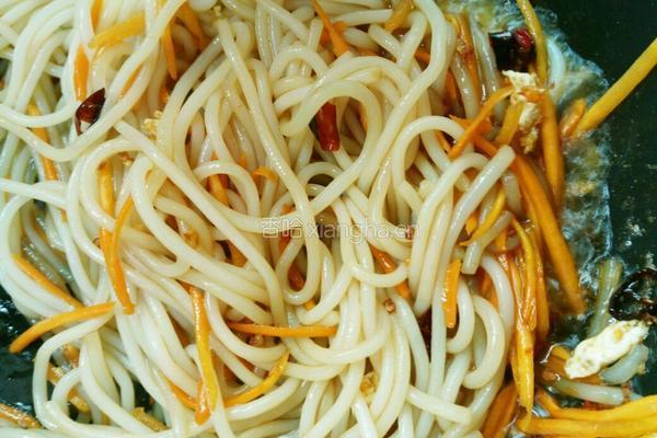 胡萝卜青菜鸡蛋炒粉的做法图解9