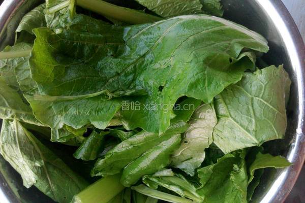 小白菜炒肉的做法图解2