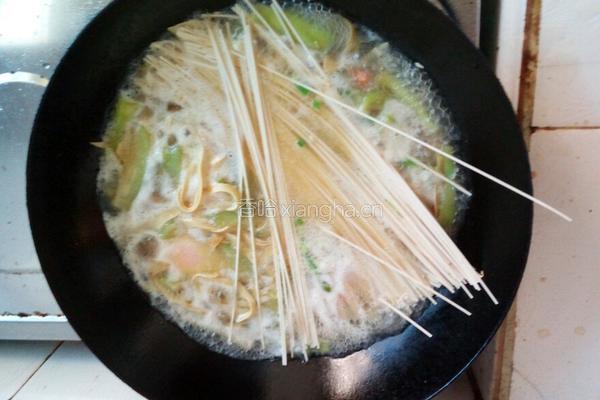 丝瓜豆腐皮鸡蛋面的做法图解8