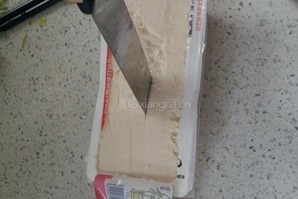 咸蛋黄豆腐的做法图解1