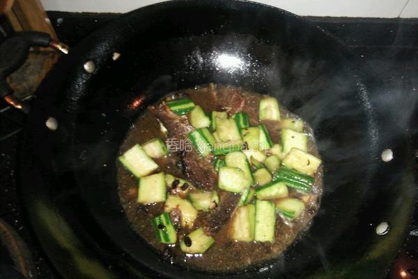 豆豉鲮鱼炒丝瓜的做法图解4