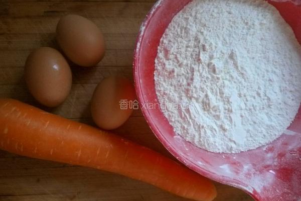 胡萝卜丝鸡蛋饼的做法图解1