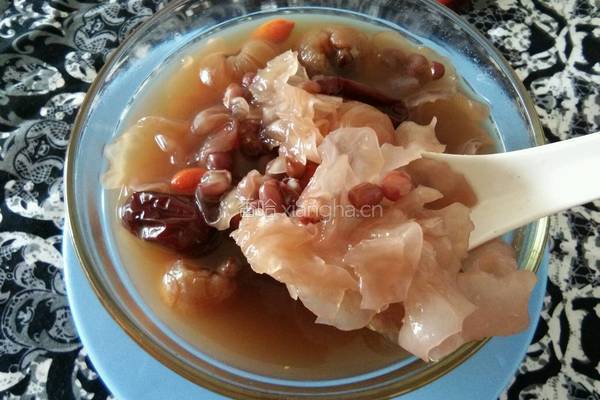 三红桂圆银耳粥的做法图解5