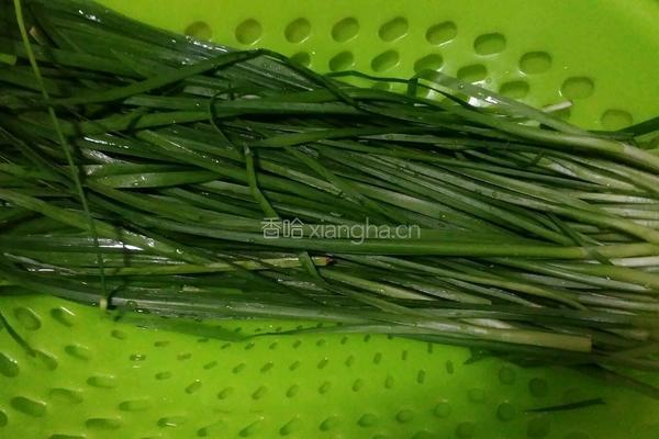 猪肉韭菜馅饺子的做法图解1