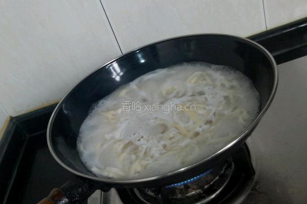麻辣豆瓣酱宽带面条的做法图解5