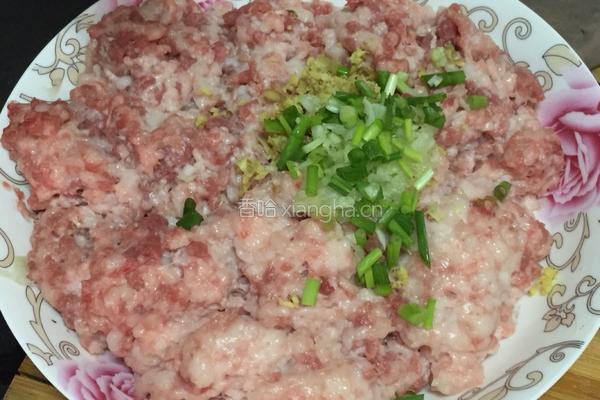 酸菜猪肉包的做法图解2