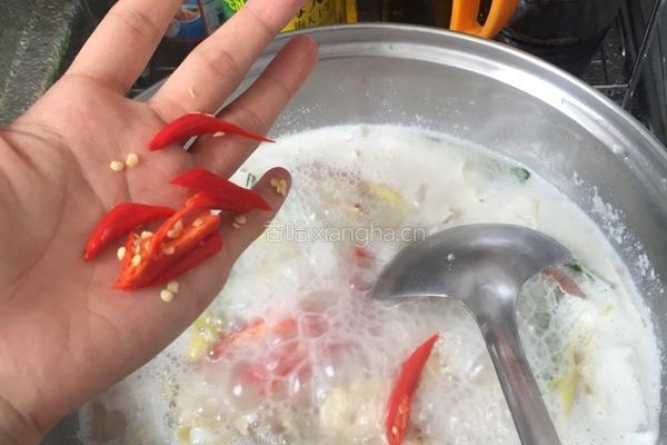 泰国传统椰奶南疆鸡汤的做法图解6