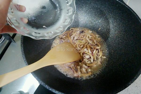 胡萝卜炒墨鱼丝的做法图解5