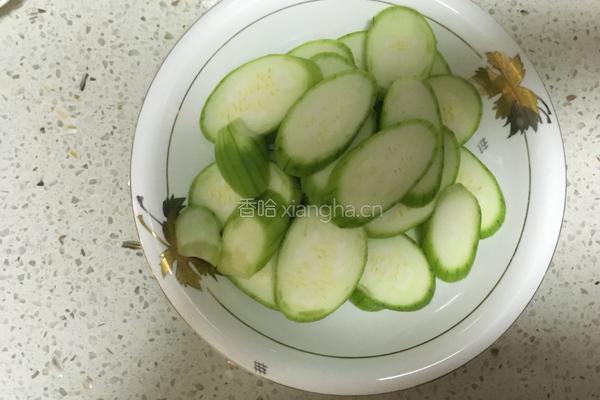 丝瓜炒肉片的做法图解1